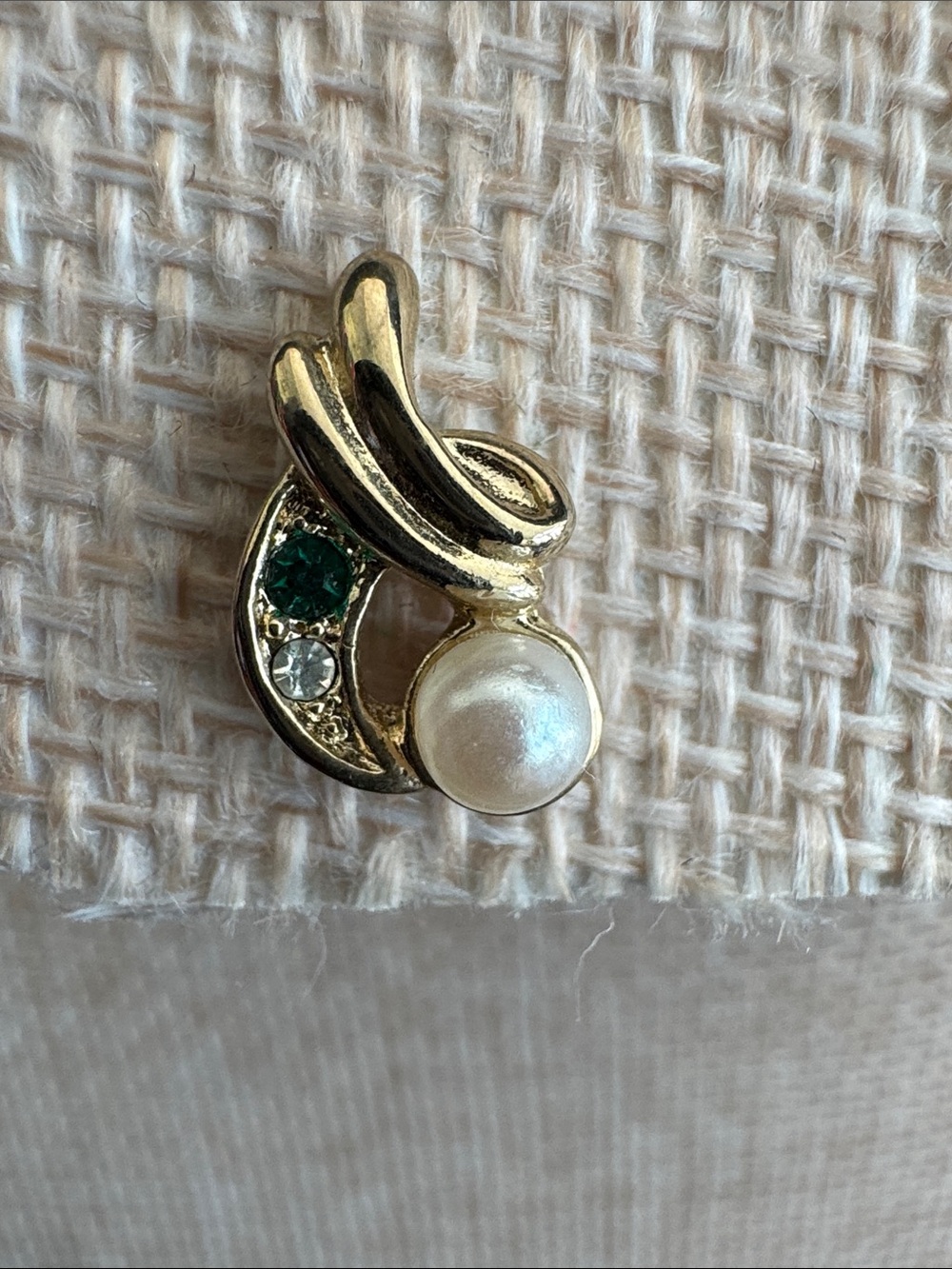 VTG Marvella Gold Tone Swirl Earrings Faux Pearl and Emerald Rhinestone Pierced - Picture 2 of 4